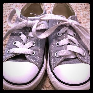 Toddler gray converse